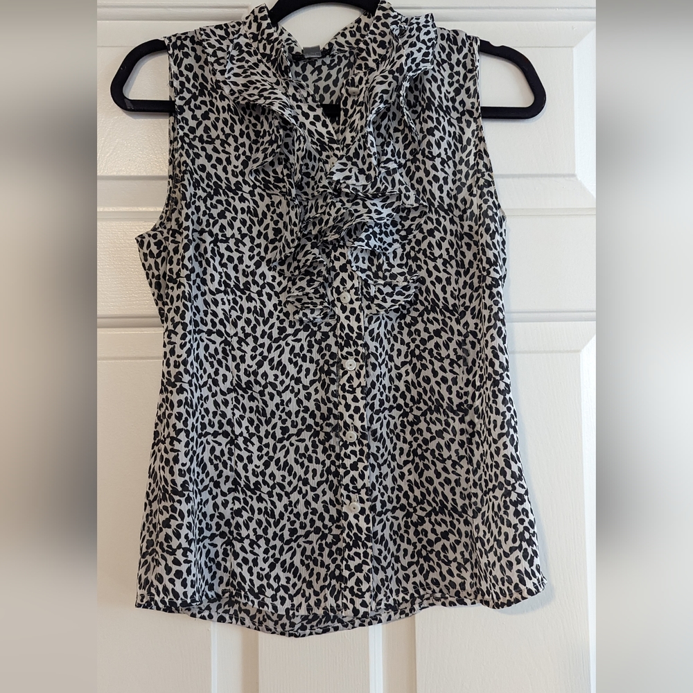 Tahari spotted ruffled sleeveless blouse